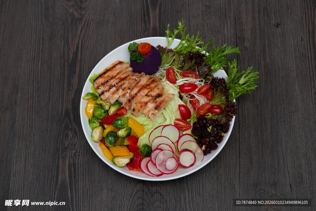 美味营养的缤纷蔬菜拼盘