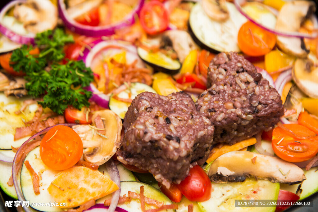 美味蔬菜配特色肉丸