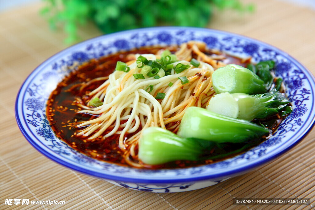 传统美味凉拌面