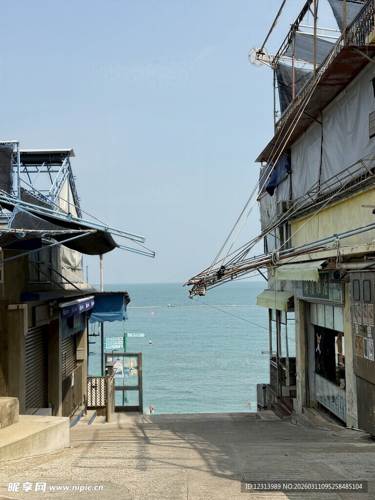 海边渔村的质朴街巷