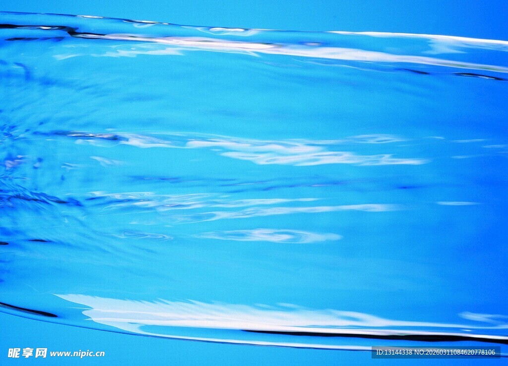 蓝色水波纹理背景图