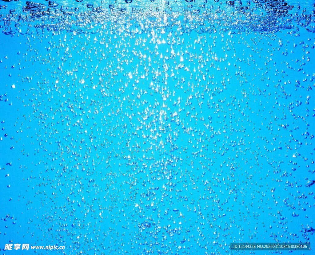 蓝色波光粼粼水面背景