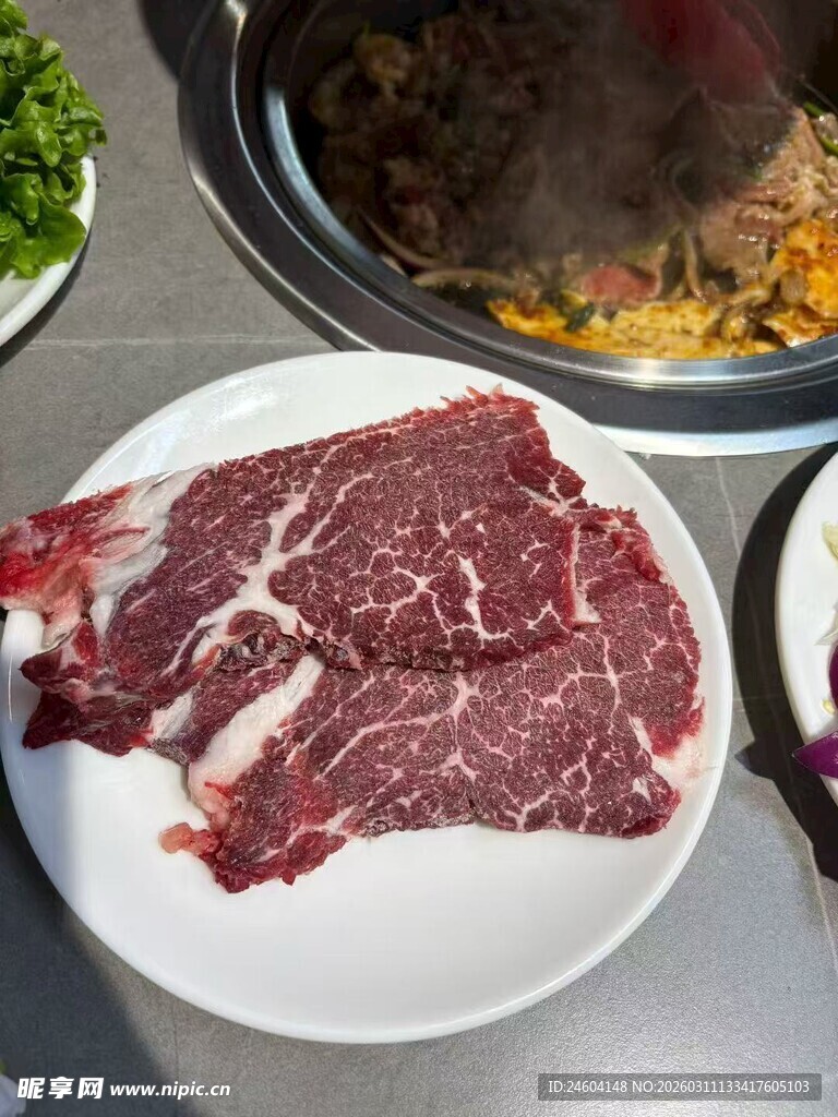 新鲜生牛肉诱人美味食材