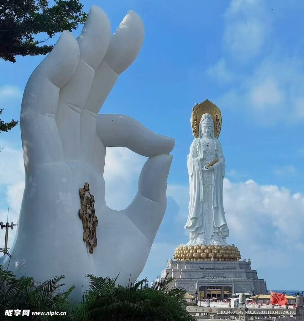 巨手与观音像景观