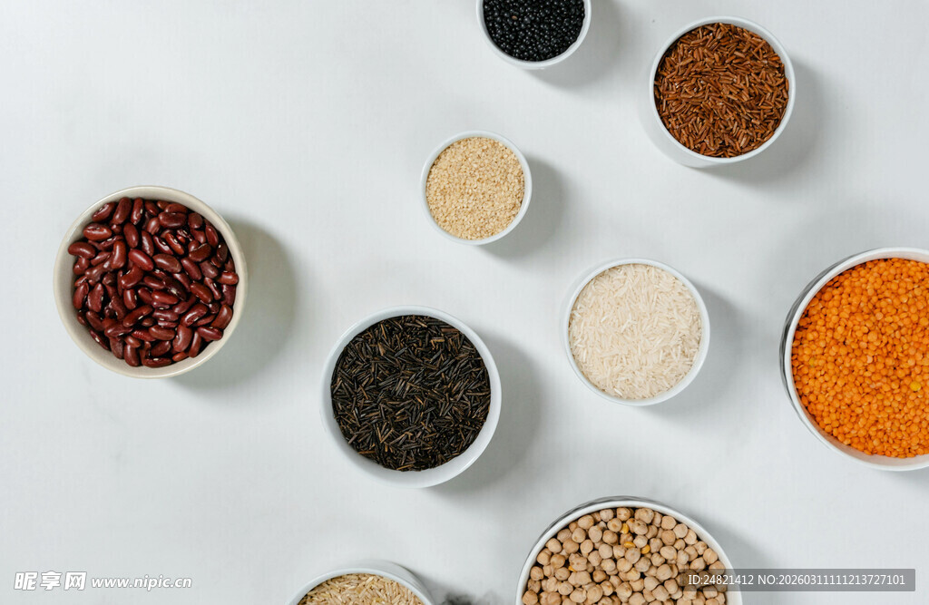 多样谷物香料展示