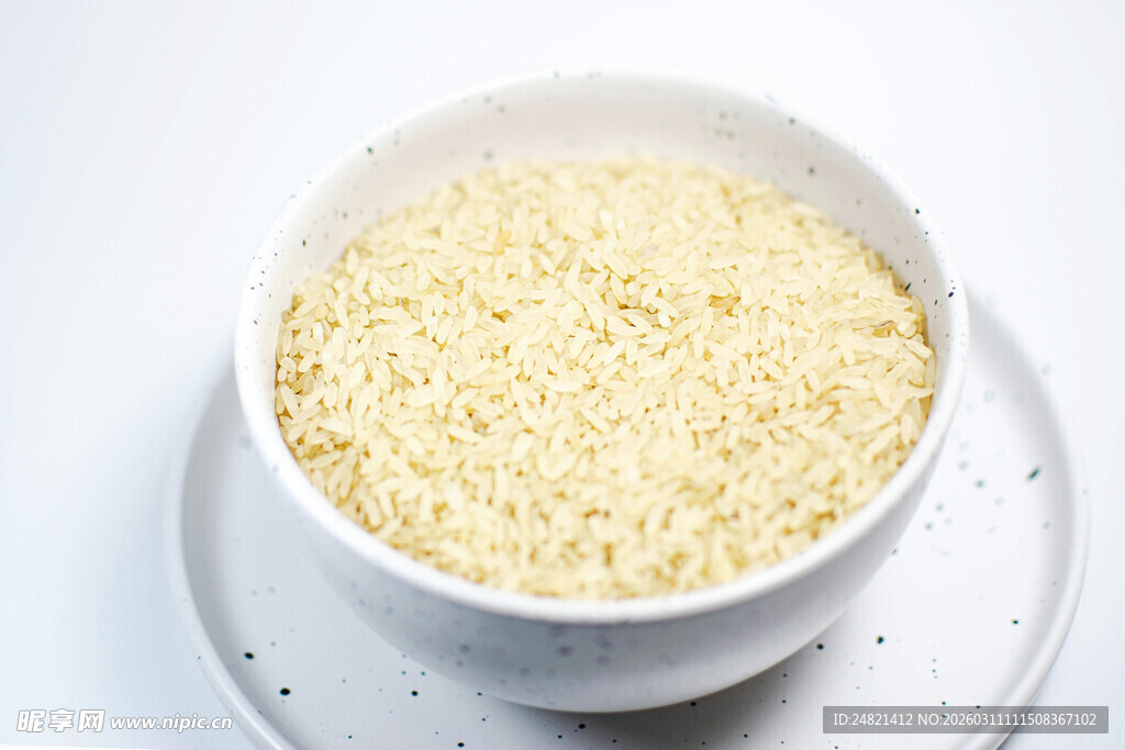 一碗饱满的优质黄小米