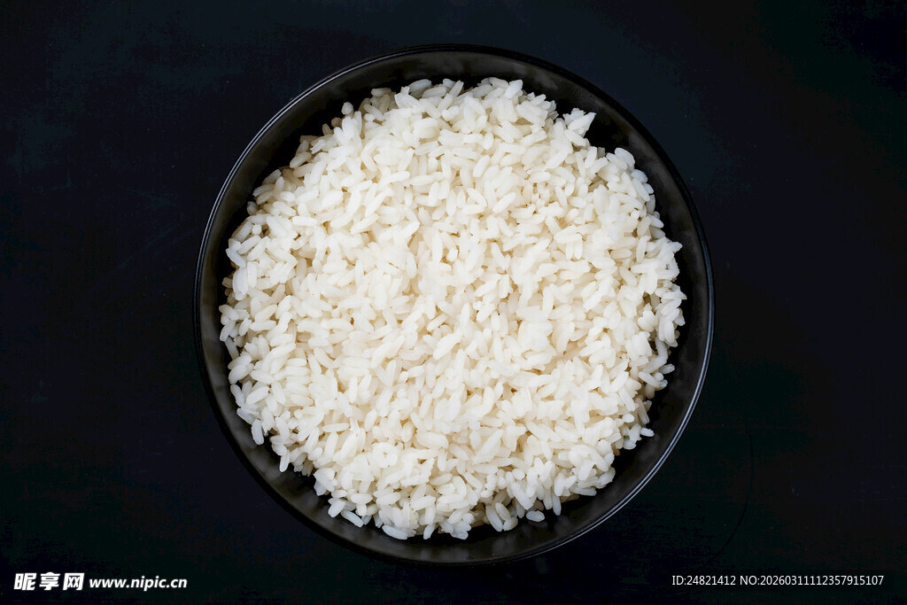 一碗晶莹饱满的白米饭