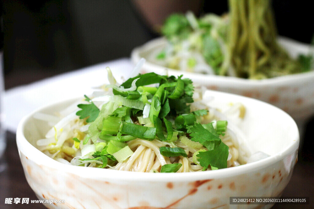美味香菜拌面