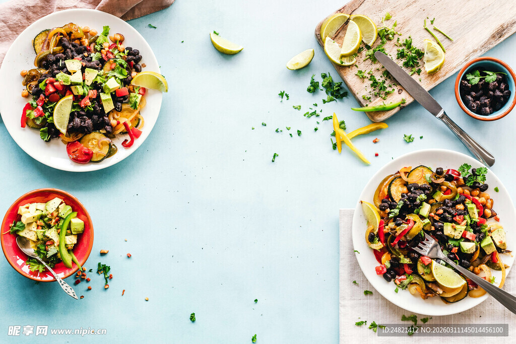 多彩蔬菜拼盘美食展示