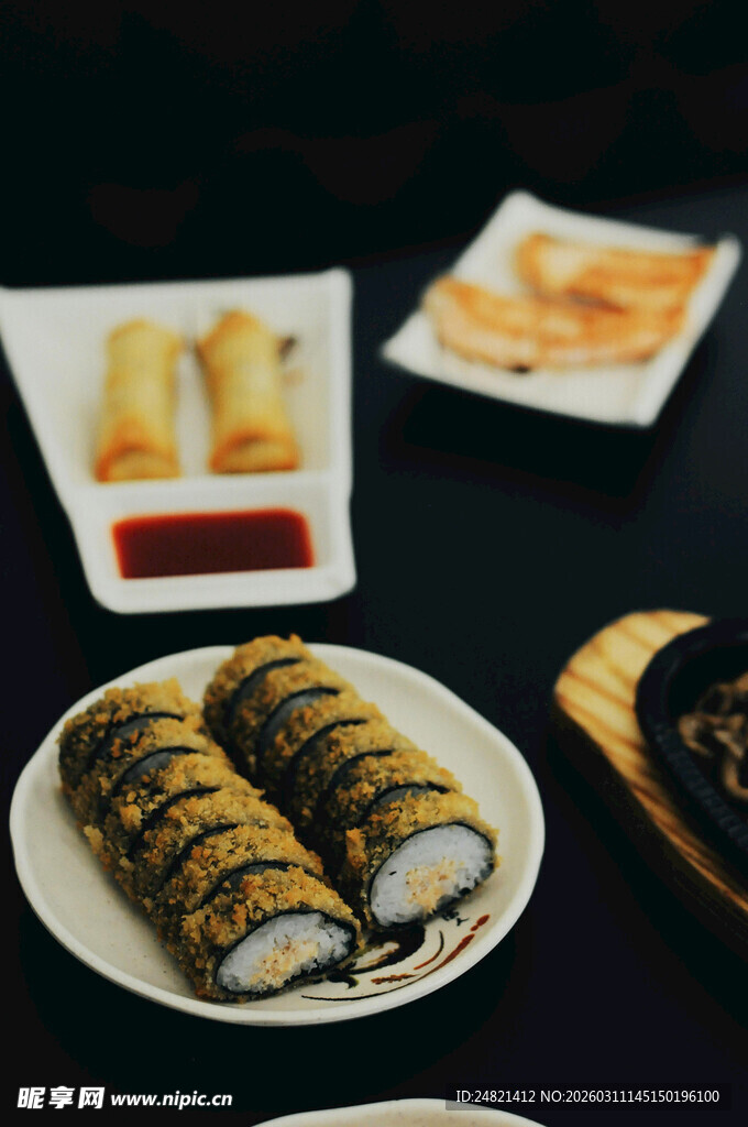 美味多样的日式寿司与小吃