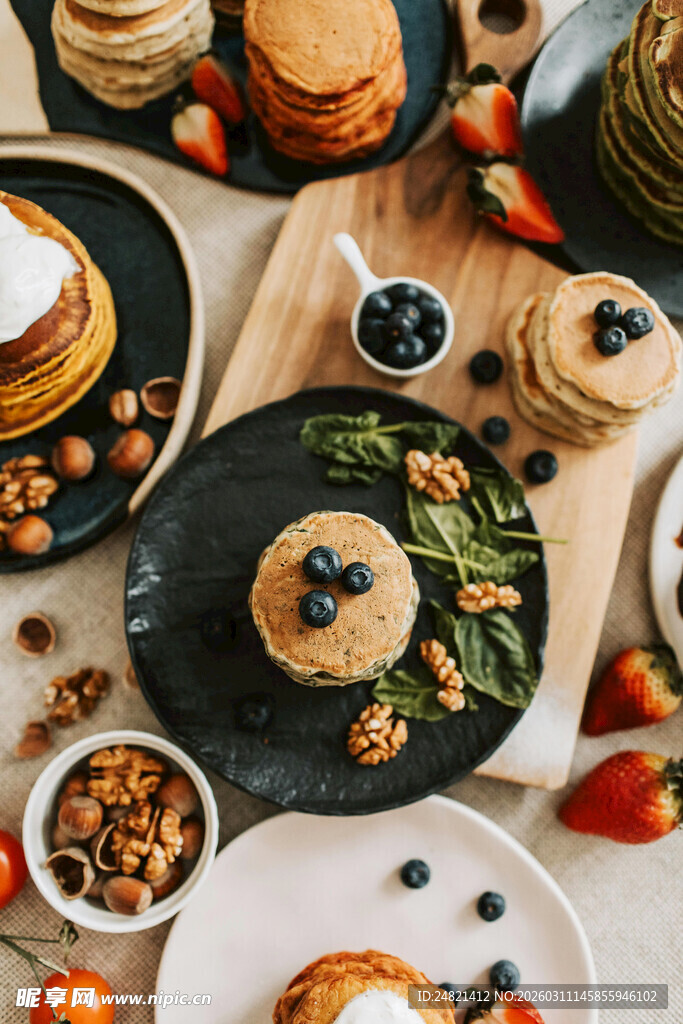 丰盛美味的早餐摆盘