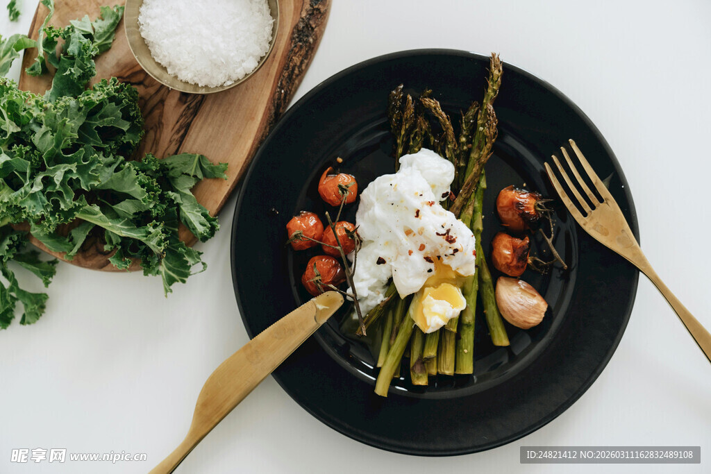 美味摆盘的蔬菜奶酪料理