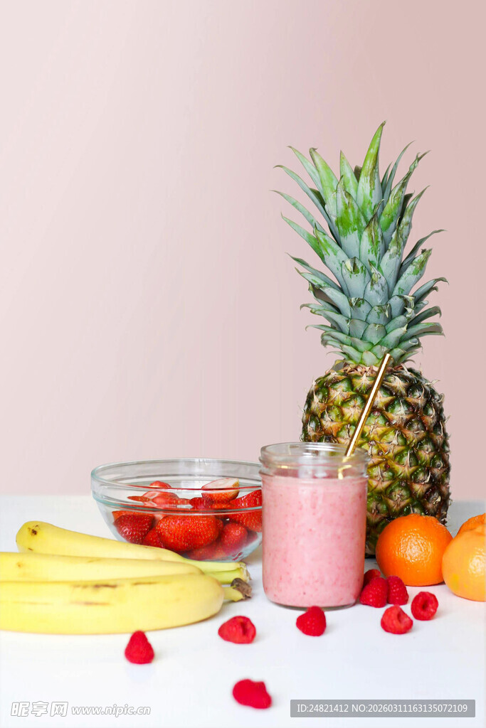 缤纷水果与美味饮品组合