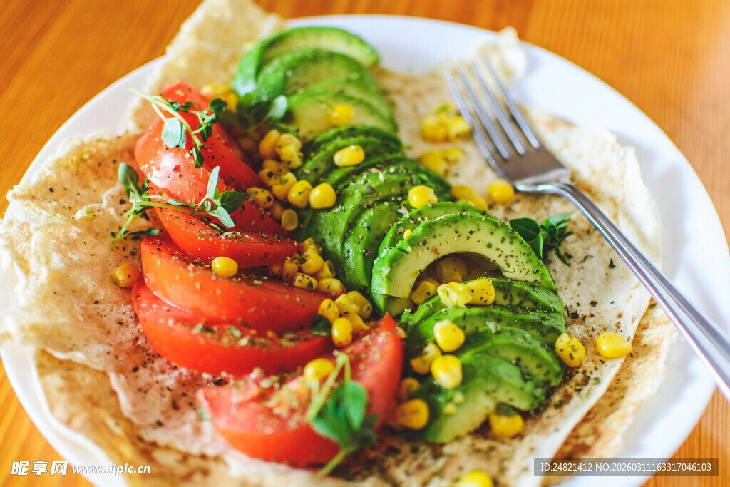 蔬菜玉米搭配的美味卷饼