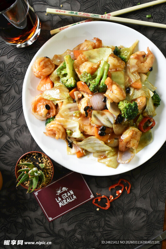 美味鲜香虾仁炒面一盘