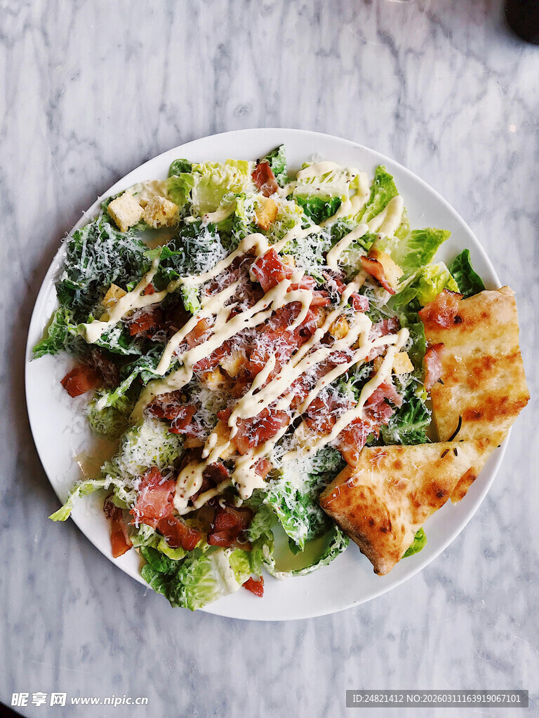 美味鸡肉蔬菜沙拉拼盘