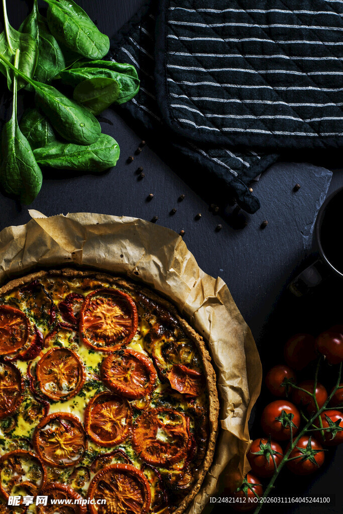 美味蔬菜披萨的诱人呈现