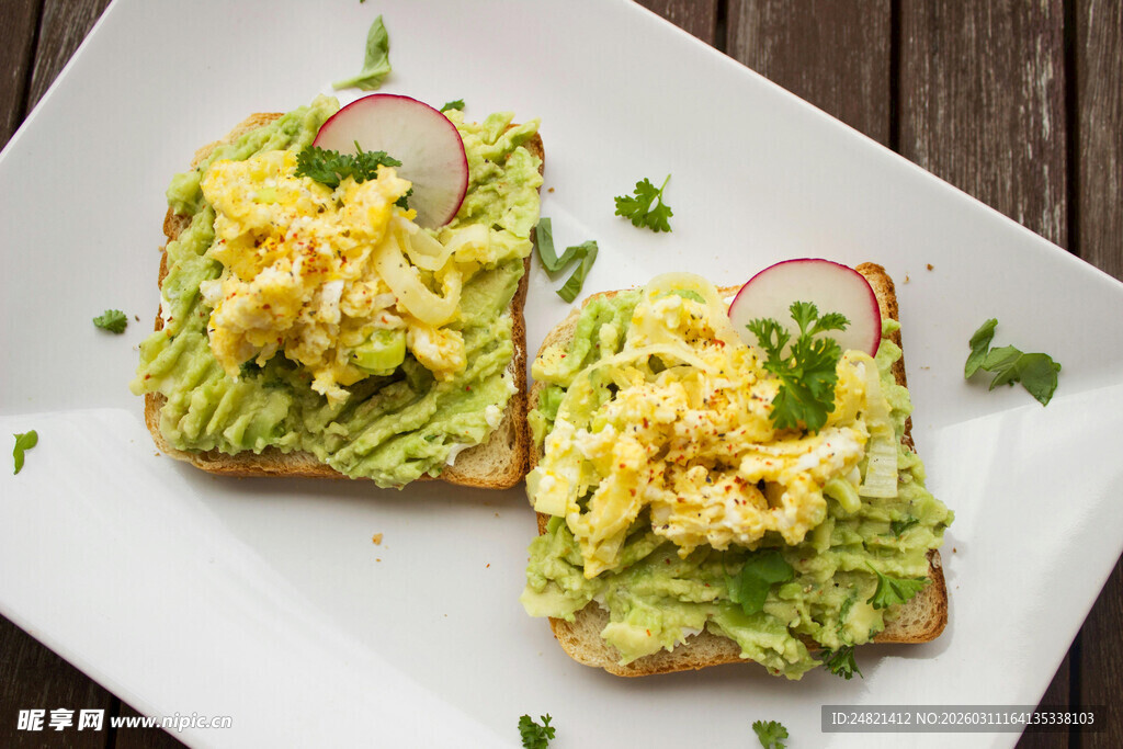牛油果鸡蛋三明治美食