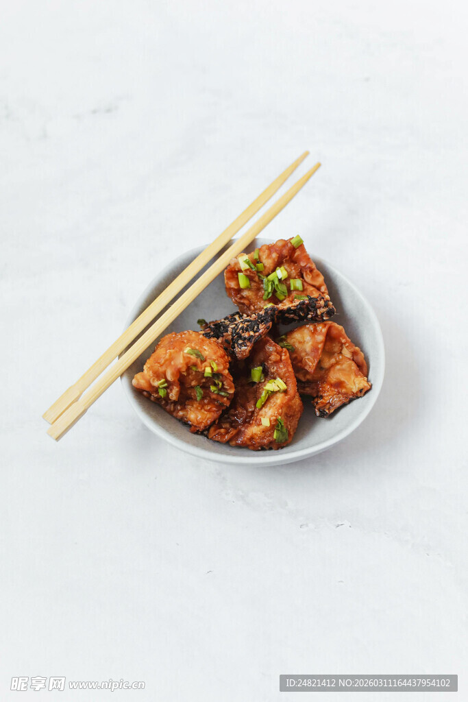 美味豆腐配筷子