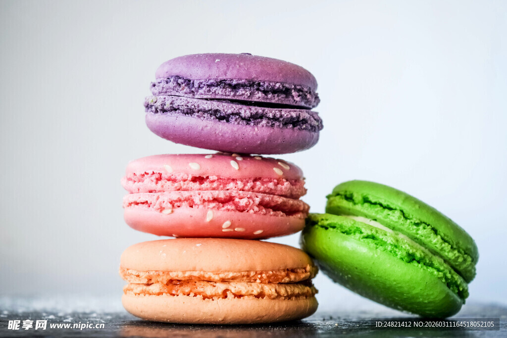 多彩马卡龙堆叠展示