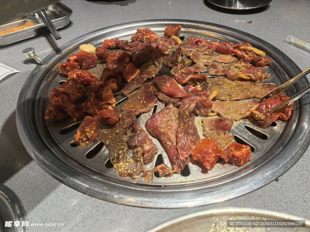 美味烧烤拼盘诱人呈现