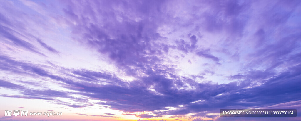 梦幻天空中的绚丽云彩