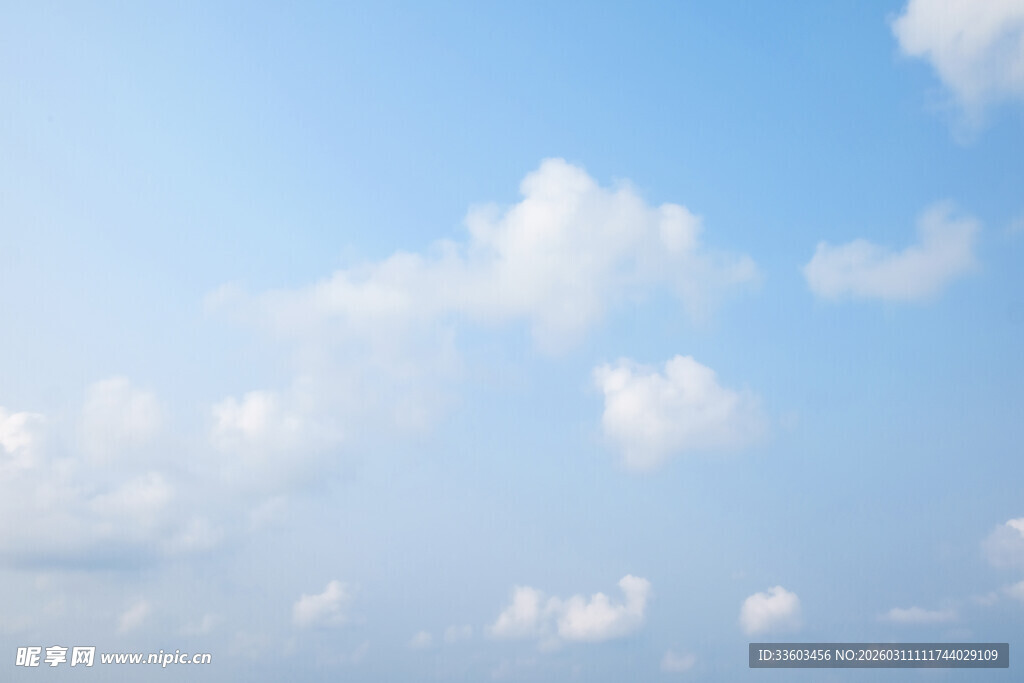 蓝天白云的清新景致
