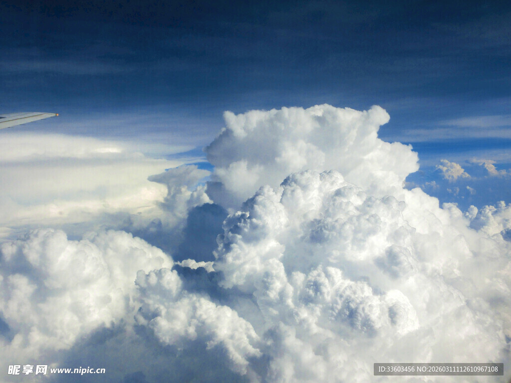 高空壮观积云美景