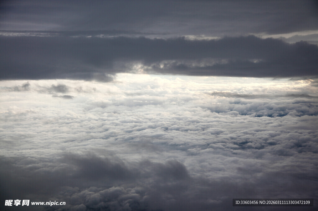 高空云海壮丽景观