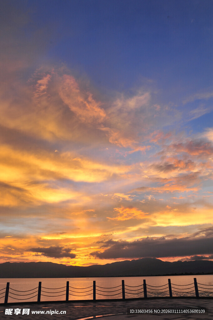海边绚丽晚霞美景