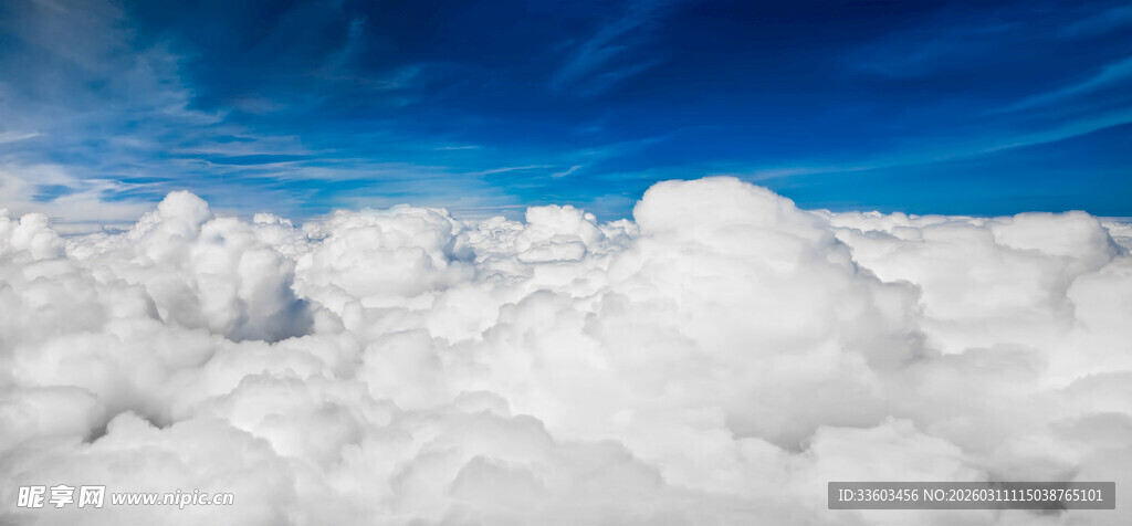 高空俯瞰壮观云海