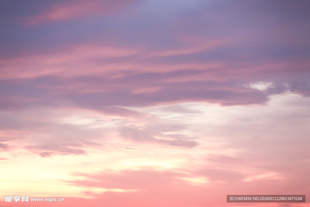 梦幻粉紫天空晚霞美景