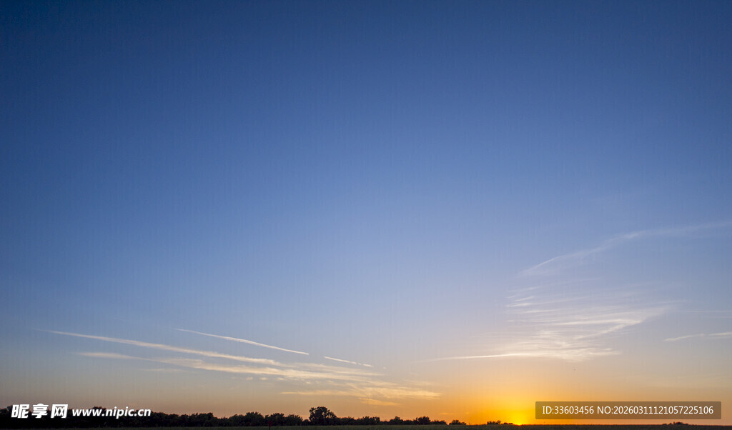 日落时分的美丽天空