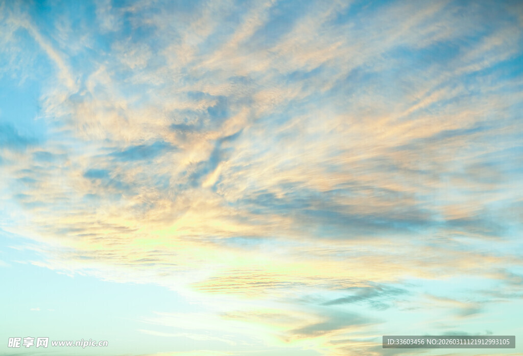 绚丽天空中的梦幻云彩