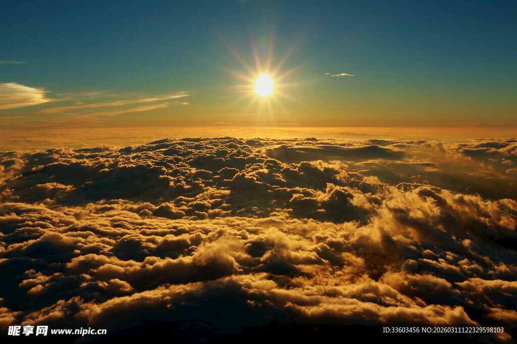 云海之上的壮丽日出