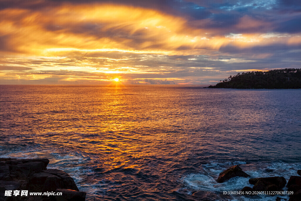 海上壮丽日出美景