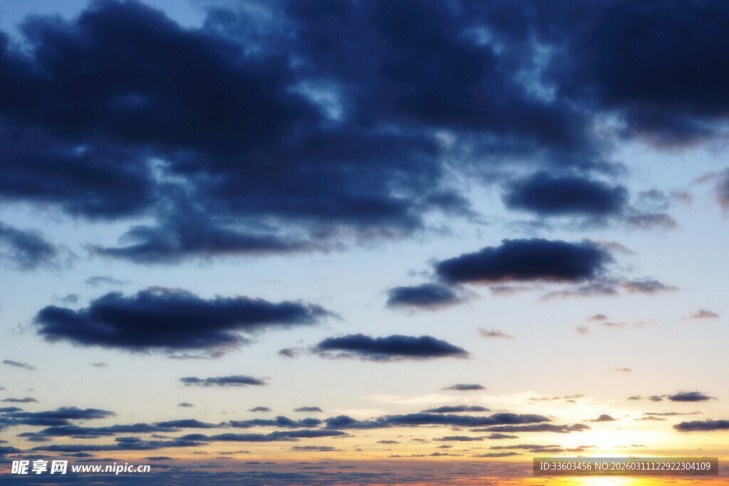 日落时分的壮丽云海