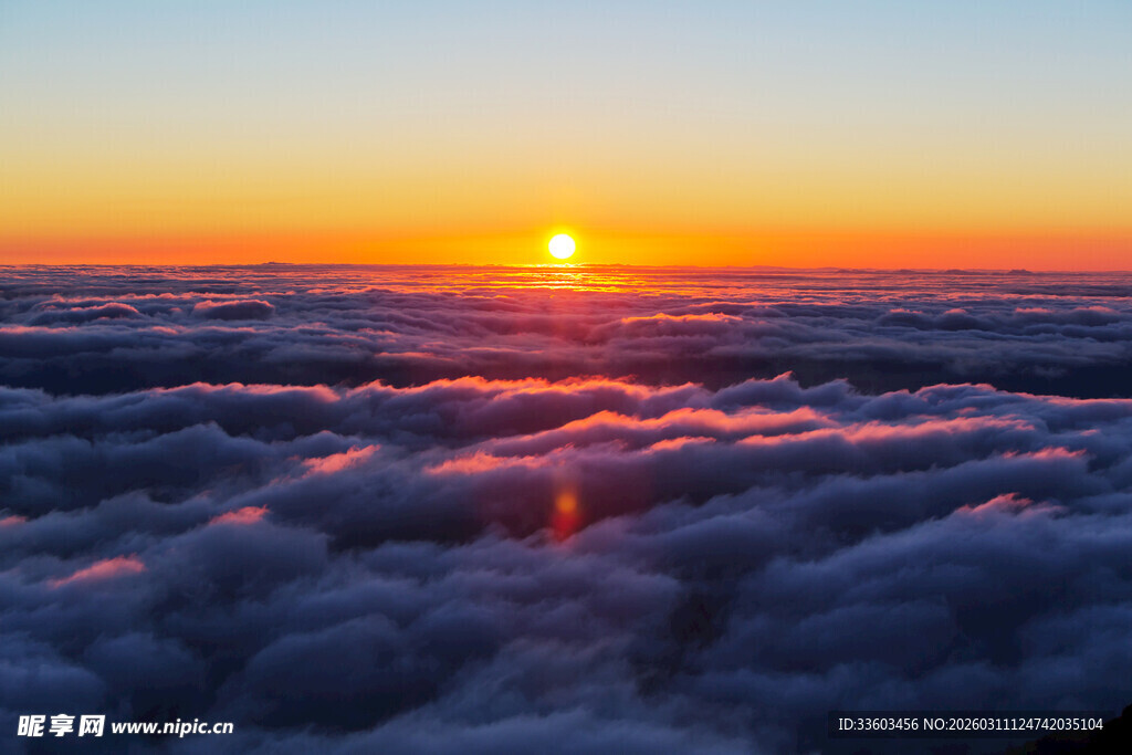 云海之上的壮丽日出