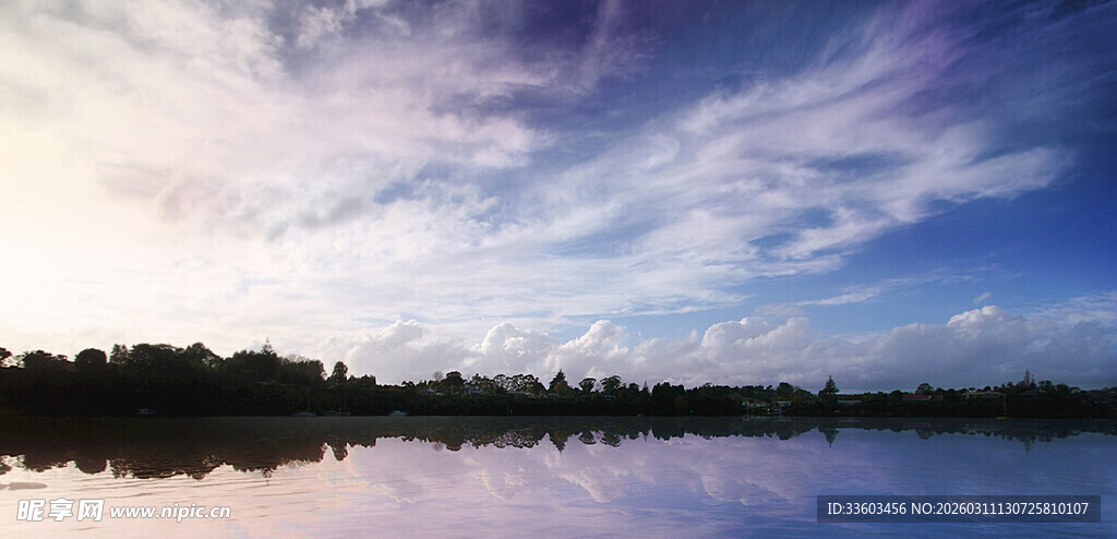 湖畔天空美景