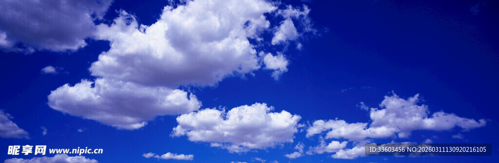 蓝天飘白云