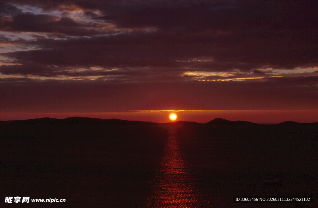 海上日落美景