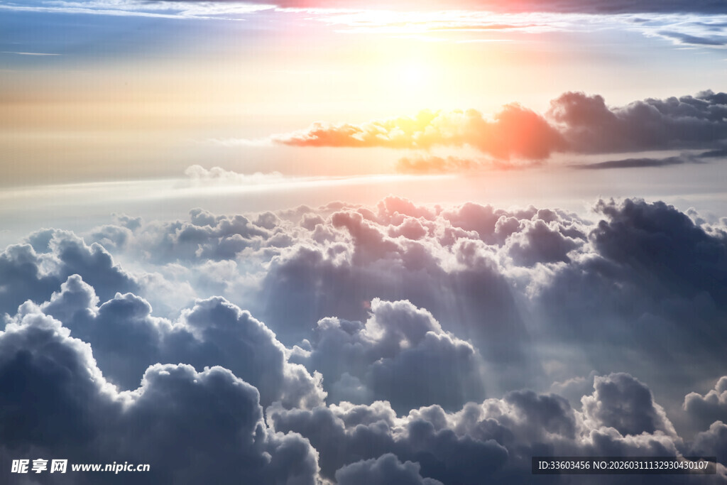 云海之上的壮丽日出