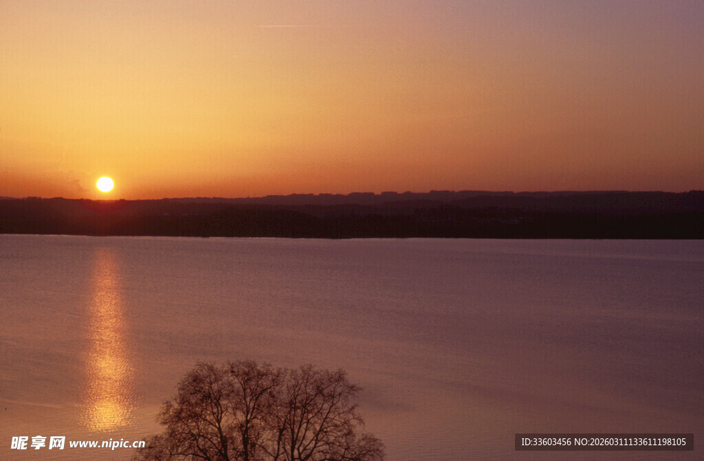 湖畔落日美景
