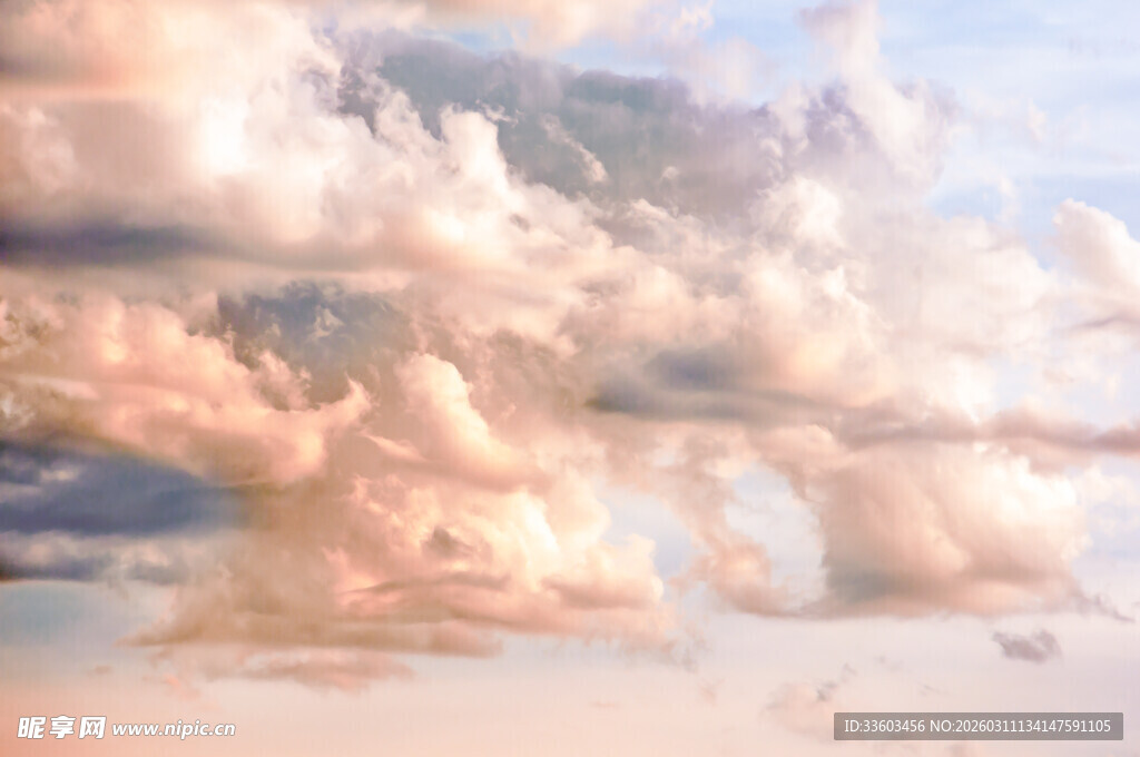 梦幻天空中的绚烂云彩