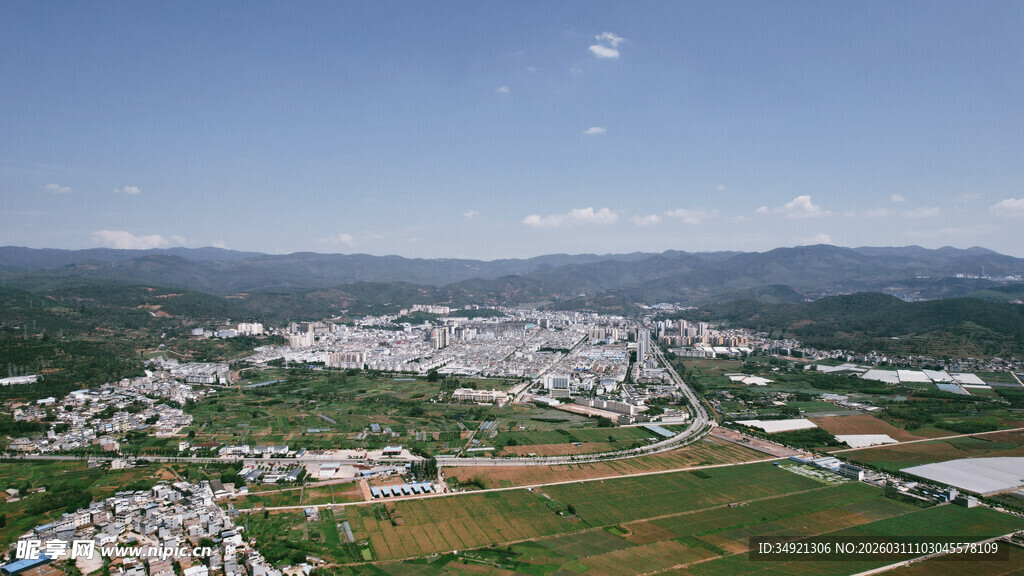 易门县俯瞰城郊风光