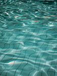 清澈泳池水面纹理