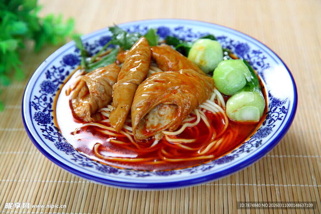 红烧鸡腿面 美味诱人