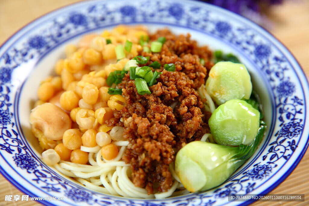 美味杂酱面 营养又可口