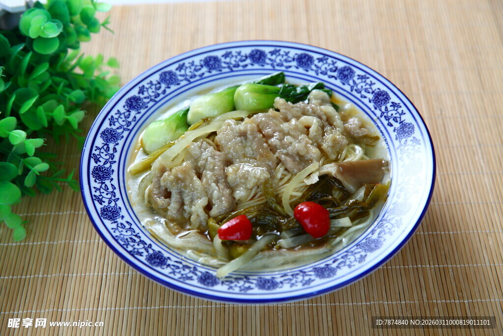 蓝盘装特色凉拌猪肚丝