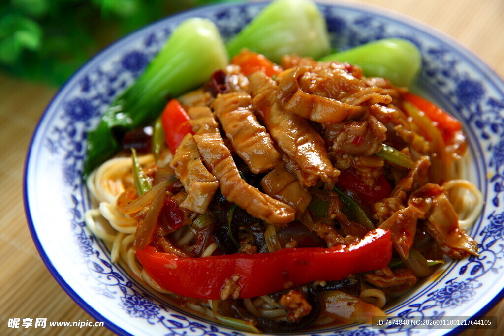 美味尖椒肉丝拌面